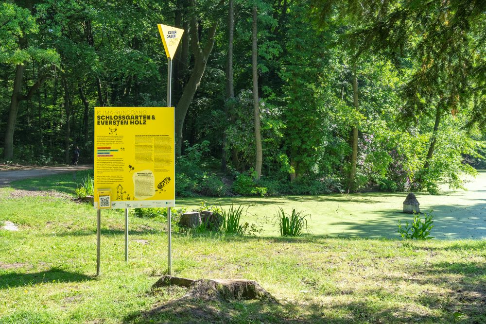 Einer der Checkpoint-Schilder des Klima-Rundgangs im Eversten Holz